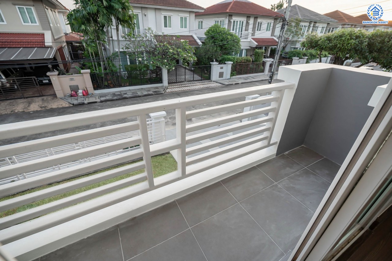 บ้านมือสองตกแต่งใหม่ โครงการ คาซ่าวิลล์ ราชพฤกษ์-รัตนาธิเบศร์1 (Q.House) หลังมุม ดีไซน์ Modern เนื้อที่ 62 ตร.ว. ฟังก์ชัน 3 ห้องนอน 3 ห้องน้ำ จอดรถได้ถึง 4 คัน บนทำเลศักยภาพ ติดถนนราชพฤกษ์ ใกล้เซ็นทรัลเวสต์เกต และรถไฟฟ้า "สถานีบางรักน้อยท่าอิฐ"