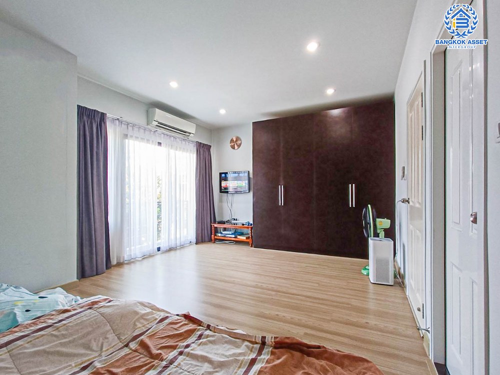 *****บ้านแฝดมือสอง โครงการ อารียา โคโม่ บางบัวทอง-สุพรรณบุรี เนื้อที่ 35.60 ตร.ว. ฟังก์ชัน 3 ห้องนอน 2 ห้องน้ำ 2 ที่จอดรถ บริเวณกว้างขวาง ให้ความรู้สึกเหมือนบ้านเดี่ยว บนทำเลเดินทางสะดวก เชื่อมต่อถนนบางบัวทอง-สุพรรณบุรี ใกล้รถไฟฟ้าสายสีม่วง "สถานีคลองบางไผ่" และจุดขึ้นทางด่วน "ศรีรัช"