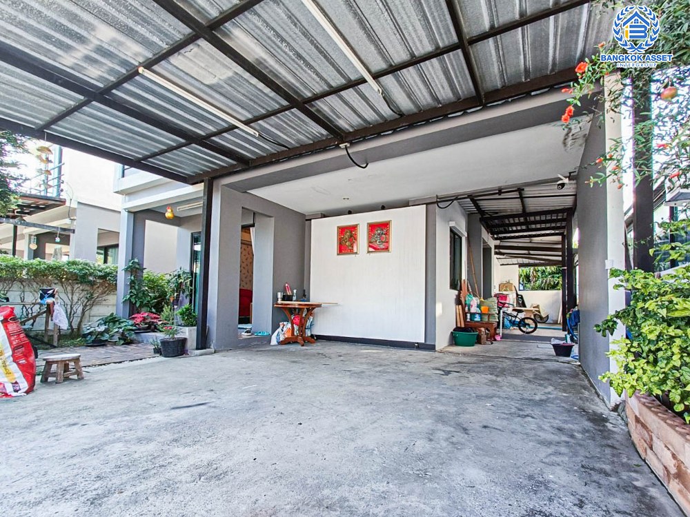 *****บ้านแฝดมือสอง โครงการ อารียา โคโม่ บางบัวทอง-สุพรรณบุรี เนื้อที่ 35.60 ตร.ว. ฟังก์ชัน 3 ห้องนอน 2 ห้องน้ำ 2 ที่จอดรถ บริเวณกว้างขวาง ให้ความรู้สึกเหมือนบ้านเดี่ยว บนทำเลเดินทางสะดวก เชื่อมต่อถนนบางบัวทอง-สุพรรณบุรี ใกล้รถไฟฟ้าสายสีม่วง "สถานีคลองบางไผ่" และจุดขึ้นทางด่วน "ศรีรัช"