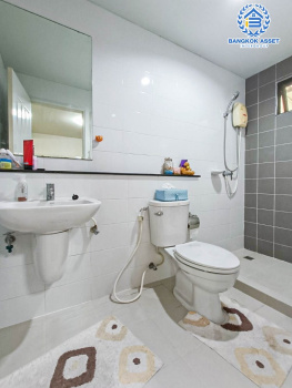 *****บ้านแฝดมือสอง โครงการ อารียา โคโม่ บางบัวทอง-สุพรรณบุรี เนื้อที่ 35.60 ตร.ว. ฟังก์ชัน 3 ห้องนอน 2 ห้องน้ำ 2 ที่จอดรถ บริเวณกว้างขวาง ให้ความรู้สึกเหมือนบ้านเดี่ยว บนทำเลเดินทางสะดวก เชื่อมต่อถนนบางบัวทอง-สุพรรณบุรี ใกล้รถไฟฟ้าสายสีม่วง "สถานีคลองบางไผ่" และจุดขึ้นทางด่วน "ศรีรัช"