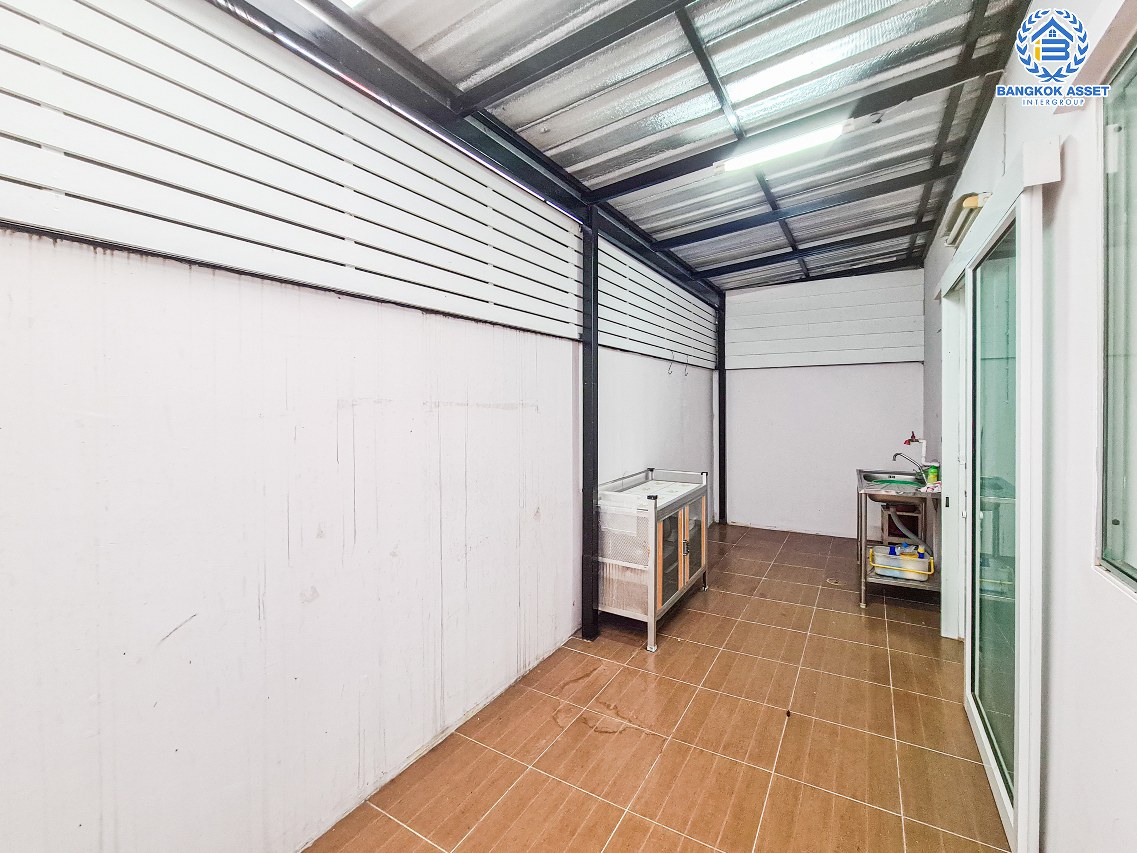 ทาวน์เฮ้าส์มือสองนนทบุรี หมู่บ้าน พฤกษา38 ชัยพฤกษ์-วงแหวน เนื้อที่ 18 ตร.ว. ฟังก์ชัน 3 ห้องนอน 2 ห้องน้ำ 1 ที่จอดรถ แถมเฟอร์นิเจอร์ทั้งหลัง บนทำเลแห่งการเดินทาง ใกล้เซ็นทรัลเวสต์เกต และรถไฟฟ้าสายสีม่วง "สถานีคลองบางไผ่" จองเลย!