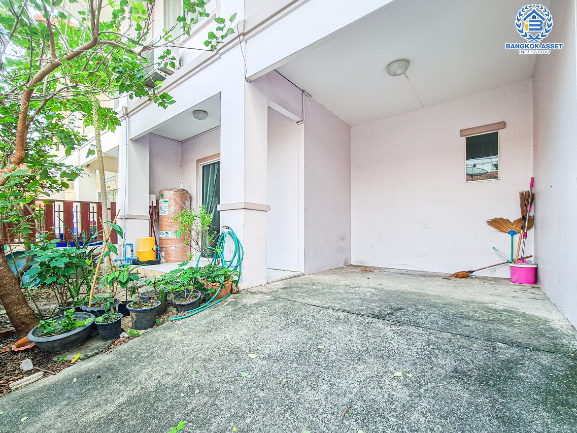 ทาวน์เฮ้าส์มือสองนนทบุรี หมู่บ้าน พฤกษา38 ชัยพฤกษ์-วงแหวน เนื้อที่ 18 ตร.ว. ฟังก์ชัน 3 ห้องนอน 2 ห้องน้ำ 1 ที่จอดรถ แถมเฟอร์นิเจอร์ทั้งหลัง บนทำเลแห่งการเดินทาง ใกล้เซ็นทรัลเวสต์เกต และรถไฟฟ้าสายสีม่วง "สถานีคลองบางไผ่" จองเลย!