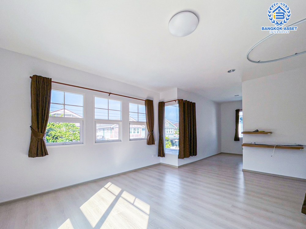 *****บ้านเดี่ยวมือสอง โครงการ วิลลาจิโอ ปิ่นเกล้า-ศาลายา หลังมุม เนื้อที่กว้าง 61.30 ตร.ว. ฟังก์ชัน 3 ห้องนอน 3 ห้องน้ำ 2 ที่จอดรถ สภาพแวดล้อมโครงการดี ต่อเติมห้องครัวพร้อมใช้งาน บนทำเลเดินทางสะดวก เชื่อมต่อถนนสำเร็จพัฒนา ถนนอัจฉริยะพัฒนา ใกล้มหาวิทยาลัยมหิดล จองเลย!