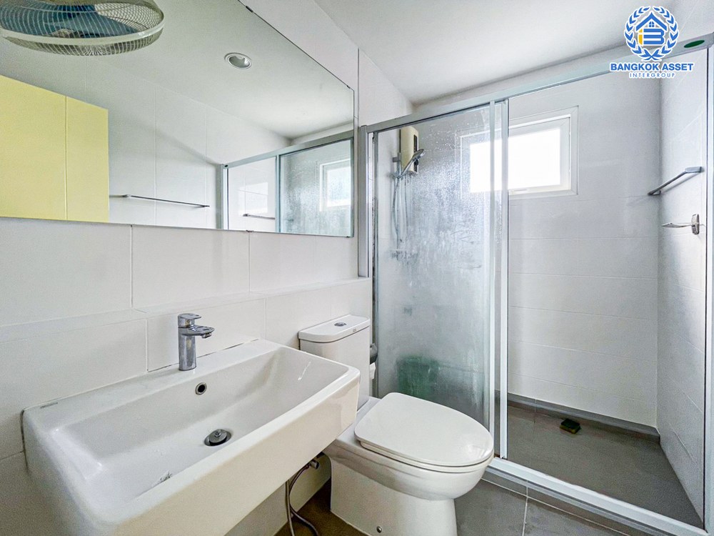 *****บ้านเดี่ยวมือสอง โครงการ วิลลาจิโอ ปิ่นเกล้า-ศาลายา หลังมุม เนื้อที่กว้าง 61.30 ตร.ว. ฟังก์ชัน 3 ห้องนอน 3 ห้องน้ำ 2 ที่จอดรถ สภาพแวดล้อมโครงการดี ต่อเติมห้องครัวพร้อมใช้งาน บนทำเลเดินทางสะดวก เชื่อมต่อถนนสำเร็จพัฒนา ถนนอัจฉริยะพัฒนา ใกล้มหาวิทยาลัยมหิดล จองเลย!