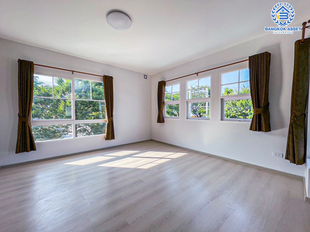 *****บ้านเดี่ยวมือสอง โครงการ วิลลาจิโอ ปิ่นเกล้า-ศาลายา หลังมุม เนื้อที่กว้าง 61.30 ตร.ว. ฟังก์ชัน 3 ห้องนอน 3 ห้องน้ำ 2 ที่จอดรถ สภาพแวดล้อมโครงการดี ต่อเติมห้องครัวพร้อมใช้งาน บนทำเลเดินทางสะดวก เชื่อมต่อถนนสำเร็จพัฒนา ถนนอัจฉริยะพัฒนา ใกล้มหาวิทยาลัยมหิดล จองเลย!