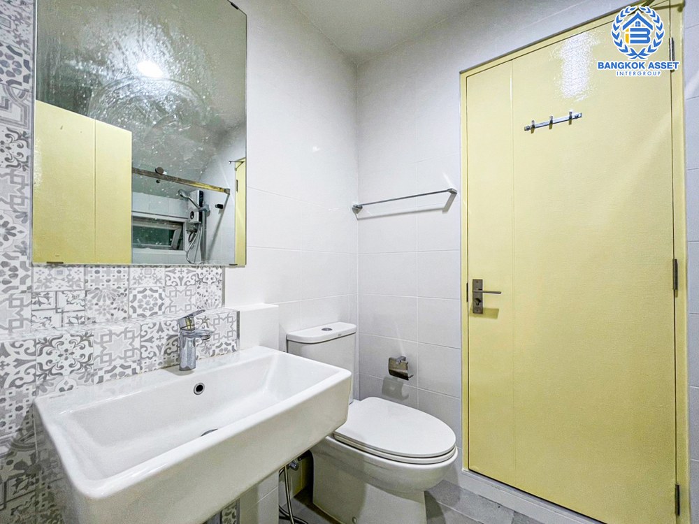 *****บ้านเดี่ยวมือสอง โครงการ วิลลาจิโอ ปิ่นเกล้า-ศาลายา หลังมุม เนื้อที่กว้าง 61.30 ตร.ว. ฟังก์ชัน 3 ห้องนอน 3 ห้องน้ำ 2 ที่จอดรถ สภาพแวดล้อมโครงการดี ต่อเติมห้องครัวพร้อมใช้งาน บนทำเลเดินทางสะดวก เชื่อมต่อถนนสำเร็จพัฒนา ถนนอัจฉริยะพัฒนา ใกล้มหาวิทยาลัยมหิดล จองเลย!