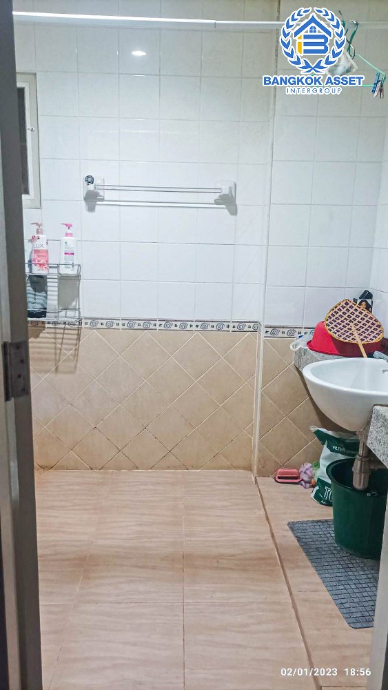 *****ทาวน์เฮ้าส์มือสอง โครงการ เปี่ยมสุข รัตนาธิเบศร์ บ้านหลังมุม พร้อมเข้าอยู่! เนื้อที่กว้าง 31.30 ตร.ว. ฟังก์ชัน 3 ห้องนอน 2 ห้องน้ำ บนทำเลเดินทางสะดวก หน้าโครงการติดถนนรัตนาธิเบศร์ เชื่อมต่อถนนเลี่ยงเมืองนนทบุรี ถนนสนามบินน้ำ ใกล้รถไฟฟ้าสายสีม่วง "สถานีสะพานพระนั่งเกล้า" ใกล้เซ็นทรัลรัตนาธิเบศร์