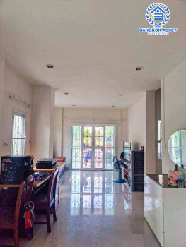 *****ทาวน์เฮ้าส์มือสอง โครงการ เปี่ยมสุข รัตนาธิเบศร์ บ้านหลังมุม พร้อมเข้าอยู่! เนื้อที่กว้าง 31.30 ตร.ว. ฟังก์ชัน 3 ห้องนอน 2 ห้องน้ำ บนทำเลเดินทางสะดวก หน้าโครงการติดถนนรัตนาธิเบศร์ เชื่อมต่อถนนเลี่ยงเมืองนนทบุรี ถนนสนามบินน้ำ ใกล้รถไฟฟ้าสายสีม่วง "สถานีสะพานพระนั่งเกล้า" ใกล้เซ็นทรัลรัตนาธิเบศร์