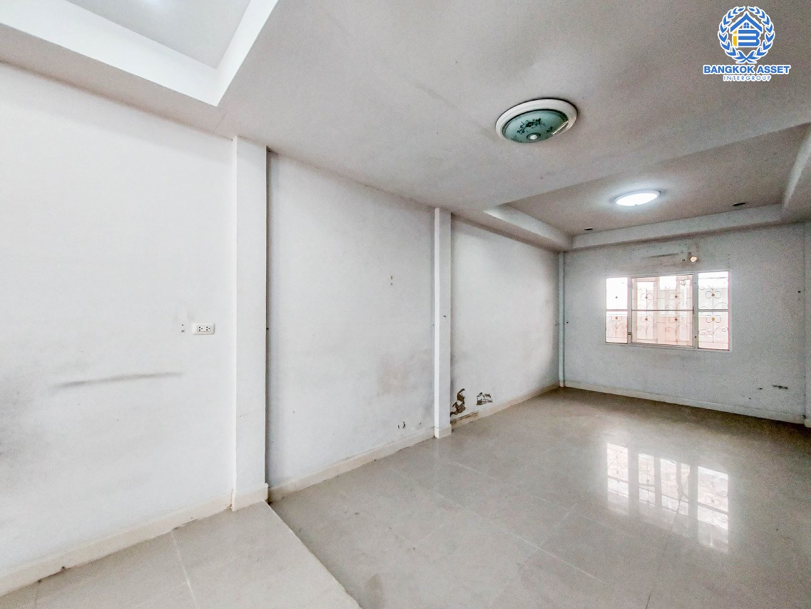 *****ทาวน์เฮ้าส์มือสองนนทบุรี หมู่บ้าน ศิลปการพาร์ค4 วัดลาดปลาดุก #หลังมุม เนื้อที่กว้างขวางถึง 26.2 ตร.ว. ฟังก์ชัน 3 ห้องนอน 2 ห้องน้ำ 1   ที่จอดรถ พื้นที่เยอะ บนทำเลติดถนนใหญ่ เชื่อมต่อ ถนนกาญจนาภิเษก ใกล้รถไฟฟ้าสายสีม่วง "สถานีคลองบางไผ่" และเซ็นทรัลเวสต์เกต ในราคาดี!