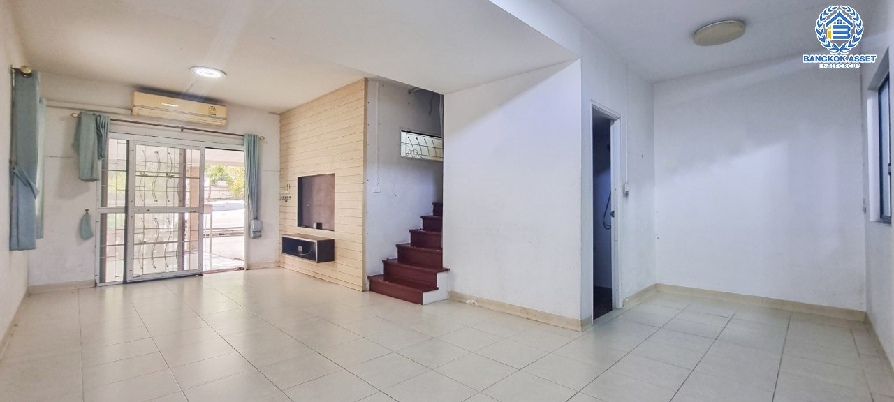 *****ทาวน์เฮ้าส์มือสองนนทบุรี โครงการ พฤกษา54 วงแหวนฯ-คลองถนน #หลังมุม เนื้อที่มากถึง 28.5 ตร.ว. ฟังก์ชัน 3 ห้องนอน 2 ห้องน้ำ 1 ที่จอดรถ อยู่หน้าสวนส่วนกลาง บนทำเลใกล้รถไฟฟ้าสายม่วง "สถานีคลองบางไผ่" เพียง 15 นาที เชื่อมต่อ ถนนกาญจนาภิเษก, ถนนรัตนาธิเบศร์ จองเลย!