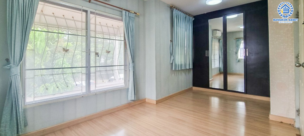 *****ทาวน์เฮ้าส์มือสองนนทบุรี โครงการ พฤกษา54 วงแหวนฯ-คลองถนน #หลังมุม เนื้อที่มากถึง 28.5 ตร.ว. ฟังก์ชัน 3 ห้องนอน 2 ห้องน้ำ 1 ที่จอดรถ อยู่หน้าสวนส่วนกลาง บนทำเลใกล้รถไฟฟ้าสายม่วง "สถานีคลองบางไผ่" เพียง 15 นาที เชื่อมต่อ ถนนกาญจนาภิเษก, ถนนรัตนาธิเบศร์ จองเลย!