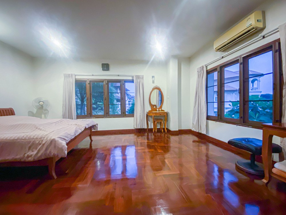 *****บ้านเดี่ยวมือสอง โครงการ กฤษดานคร31 บรมราชชนนี เนื้อที่ 98.10 ตร.ว. ฟังก์ชัน 4 ห้องนอน 2 ห้องน้ำ 2 ที่จอดรถ บ้านสภาพสวยมาก วิวริมน้ำ พร้อมเข้าอยู่ บนทำเลเดินทางสะดวก เชื่อมต่อถนนพุทธมณฑลสาย2, ถนนเพชรเกษม ใกล้รถไฟสายสีแดง "สถานีตลิ่งชัน" และทางคู่ขนานลอยฟ้าบรมราชชนนี