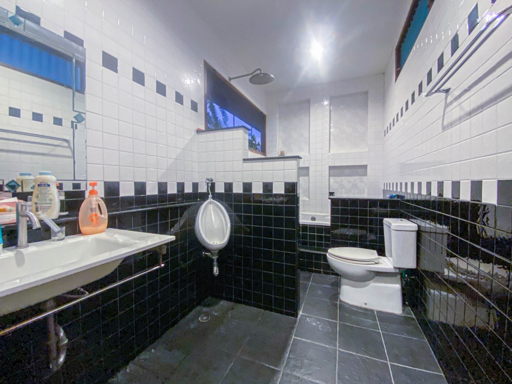 *****บ้านเดี่ยวมือสอง โครงการ กฤษดานคร31 บรมราชชนนี เนื้อที่ 98.10 ตร.ว. ฟังก์ชัน 4 ห้องนอน 2 ห้องน้ำ 2 ที่จอดรถ บ้านสภาพสวยมาก วิวริมน้ำ พร้อมเข้าอยู่ บนทำเลเดินทางสะดวก เชื่อมต่อถนนพุทธมณฑลสาย2, ถนนเพชรเกษม ใกล้รถไฟสายสีแดง "สถานีตลิ่งชัน" และทางคู่ขนานลอยฟ้าบรมราชชนนี