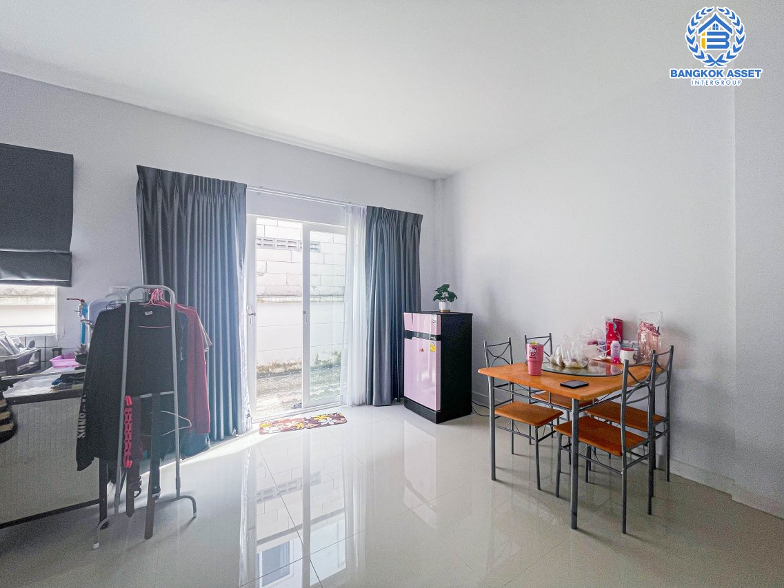 *****ทาวน์เฮ้าส์มือสองปทุมธานี โครงการ แกรนด์วิลล์ ปทุมธานี-สายใน เนื้อที่กว้าง 24.2 ตร.ว. ฟังก์ชัน 3 ห้องนอน 2 ห้องน้ำ 2 ที่จอดรถ บ้านใหม่ พร้อมอยู่ บนทำเลแห่งการเดินทาง เชื่อมต่อถนนปทุมธานี-สายใน, ถนนสะพานนนทบุรี-บางบัวทอง ใกล้จุดขึ้นทางด่วน "ศรีสมาน" ในราคาสุดคุ้ม!