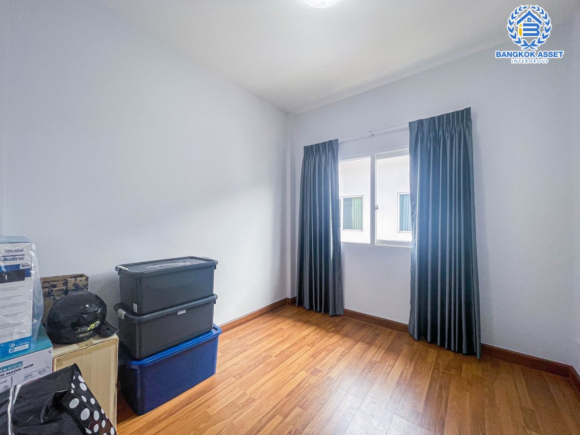 *****ทาวน์เฮ้าส์มือสองปทุมธานี โครงการ แกรนด์วิลล์ ปทุมธานี-สายใน เนื้อที่กว้าง 24.2 ตร.ว. ฟังก์ชัน 3 ห้องนอน 2 ห้องน้ำ 2 ที่จอดรถ บ้านใหม่ พร้อมอยู่ บนทำเลแห่งการเดินทาง เชื่อมต่อถนนปทุมธานี-สายใน, ถนนสะพานนนทบุรี-บางบัวทอง ใกล้จุดขึ้นทางด่วน "ศรีสมาน" ในราคาสุดคุ้ม!