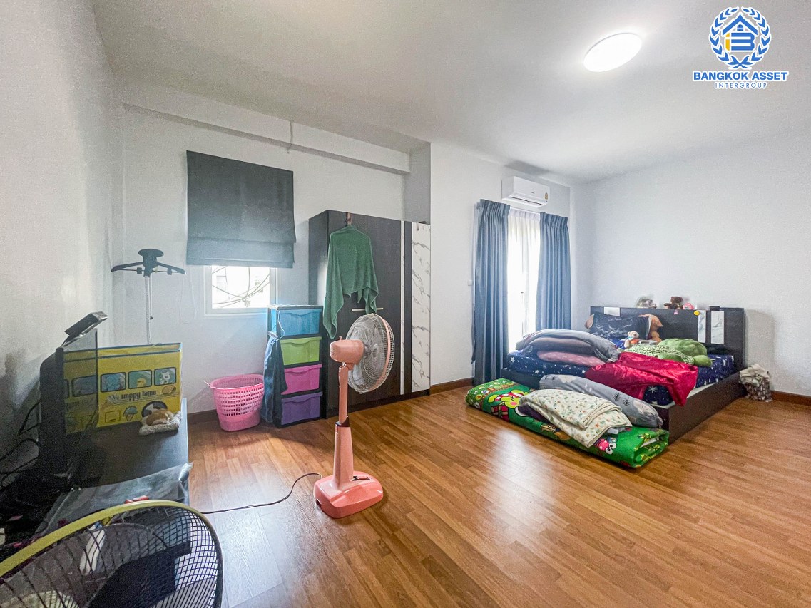 *****ทาวน์เฮ้าส์มือสองปทุมธานี โครงการ แกรนด์วิลล์ ปทุมธานี-สายใน เนื้อที่กว้าง 24.2 ตร.ว. ฟังก์ชัน 3 ห้องนอน 2 ห้องน้ำ 2 ที่จอดรถ บ้านใหม่ พร้อมอยู่ บนทำเลแห่งการเดินทาง เชื่อมต่อถนนปทุมธานี-สายใน, ถนนสะพานนนทบุรี-บางบัวทอง ใกล้จุดขึ้นทางด่วน "ศรีสมาน" ในราคาสุดคุ้ม!