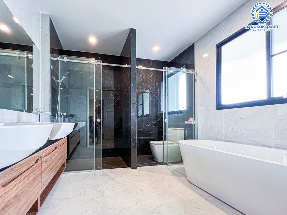 *****บ้านเดี่ยว 3 ชั้นมือสอง โครงการ ศุภาลัย เอเลแกนซ์ บรมราชชนนี เนื้อที่กว้าง 132.50 ตร.ว. ฟังก์ชัน 4 ห้องนอน 5 ห้องน้ำ 4 ที่จอดรถ บ้านสวย พร้อมอยู่ ขายถูก ๆ บนทำเลเดินทางสะดวก เชื่อมต่อถนนบรมราชชนนี, ถนนกาญจนาภิเษก, ถนนราชพฤกษ์ ใกล้จุดขึ้นทางด่วน "ศรีรัชวงแหวนรอบนอก"