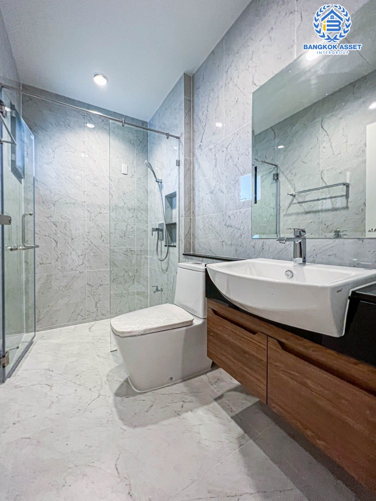 *****บ้านเดี่ยว 3 ชั้นมือสอง โครงการ ศุภาลัย เอเลแกนซ์ บรมราชชนนี เนื้อที่กว้าง 132.50 ตร.ว. ฟังก์ชัน 4 ห้องนอน 5 ห้องน้ำ 4 ที่จอดรถ บ้านสวย พร้อมอยู่ ขายถูก ๆ บนทำเลเดินทางสะดวก เชื่อมต่อถนนบรมราชชนนี, ถนนกาญจนาภิเษก, ถนนราชพฤกษ์ ใกล้จุดขึ้นทางด่วน "ศรีรัชวงแหวนรอบนอก"