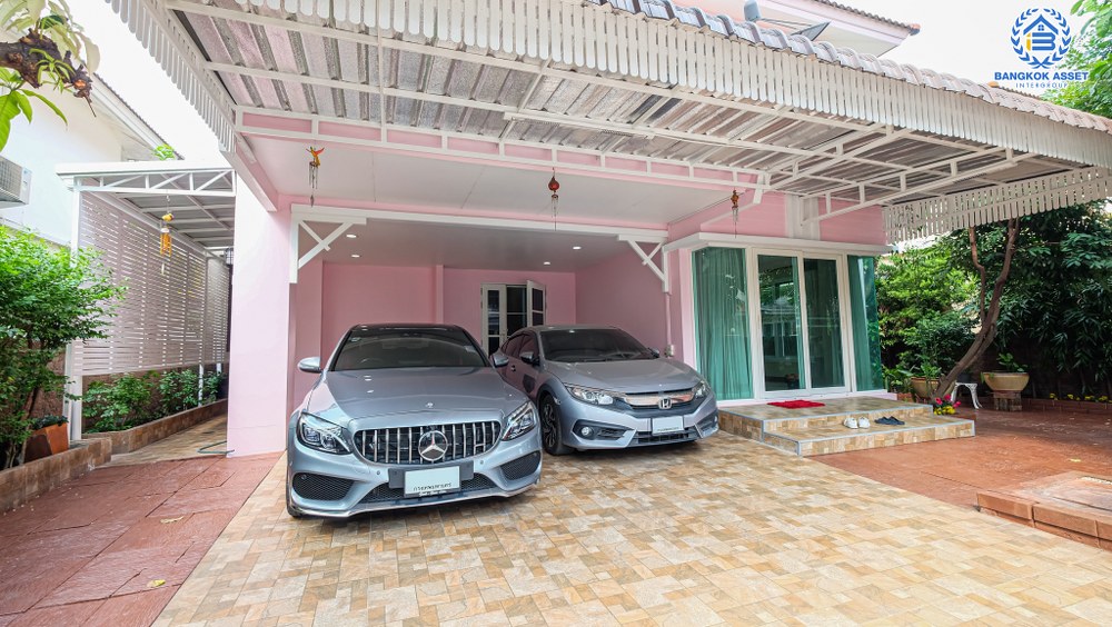 บ้านเดี่ยวมือสอง โครงการ คาซ่าวิลล์ สุขาภิบาล5 เนื้อที่กว้าง 59.50 ตร.ว. ฟังก์ชัน 3 ห้องนอน 3 ห้องน้ำ 2 ที่จอดรถ บ้านสภาพดีมาก ต่อเติมโรงรถพร้อมใช้งาน บนทำเลเดินทางสะดวก เชื่อมต่อถนนเพิ่มสิน ถนนสุขาภิบาล5 ถนนหทัยราษร์ และจุดขึ้นทางด่วน "รามอินทรา-อาจาณรงค์" จองเลย!