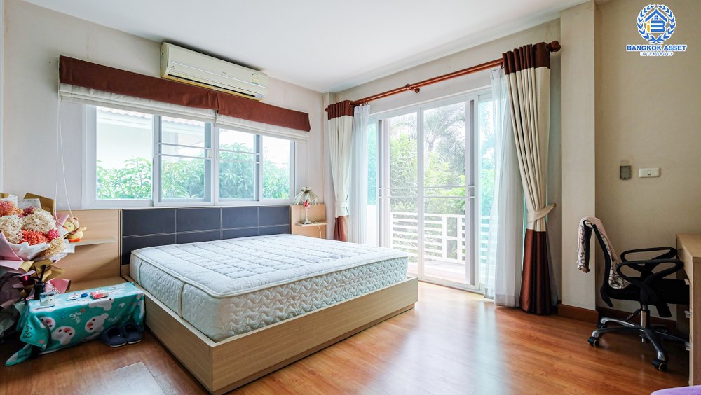 บ้านเดี่ยวมือสอง โครงการ คาซ่าวิลล์ สุขาภิบาล5 เนื้อที่กว้าง 59.50 ตร.ว. ฟังก์ชัน 3 ห้องนอน 3 ห้องน้ำ 2 ที่จอดรถ บ้านสภาพดีมาก ต่อเติมโรงรถพร้อมใช้งาน บนทำเลเดินทางสะดวก เชื่อมต่อถนนเพิ่มสิน ถนนสุขาภิบาล5 ถนนหทัยราษร์ และจุดขึ้นทางด่วน "รามอินทรา-อาจาณรงค์" จองเลย!