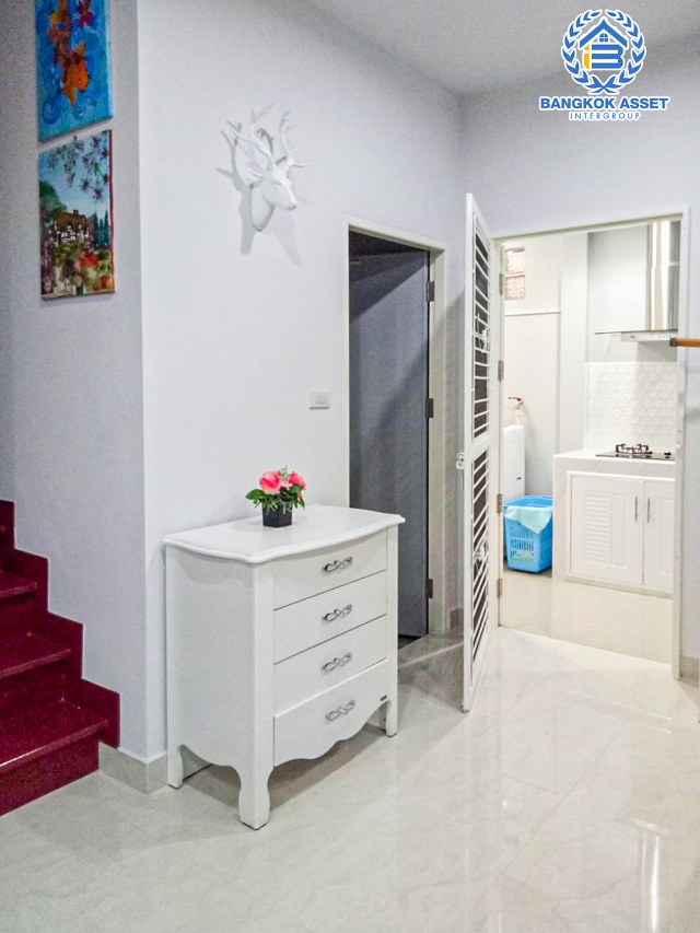 *****บ้านแฝดมือสองกรุงเทพมหานคร หมู่บ้าน ร่มเย็น3 แจ้งวัฒนะ เนื้อที่กว้างขวางถึง 36.1 ตร.ว. ฟังก์ชัน 3 ห้องนอน 2 ห้องน้ำ 2 ที่จอดรถ บ้านสภาพดีมาก บนทำเลเยี่ยม เชื่อมต่อถนนแจ้งวัฒนะ, ถนนวิภาวดีรังสิต, ถนนกำแพงเพชร 6 เพียง 15 นาทีก็ถึงรถไฟฟ้าสายสีแดง "สถานีหลักสี่" ห้ามพลาด!