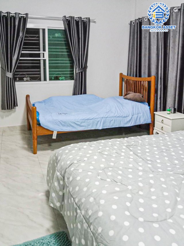 *****บ้านแฝดมือสองกรุงเทพมหานคร หมู่บ้าน ร่มเย็น3 แจ้งวัฒนะ เนื้อที่กว้างขวางถึง 36.1 ตร.ว. ฟังก์ชัน 3 ห้องนอน 2 ห้องน้ำ 2 ที่จอดรถ บ้านสภาพดีมาก บนทำเลเยี่ยม เชื่อมต่อถนนแจ้งวัฒนะ, ถนนวิภาวดีรังสิต, ถนนกำแพงเพชร 6 เพียง 15 นาทีก็ถึงรถไฟฟ้าสายสีแดง "สถานีหลักสี่" ห้ามพลาด!