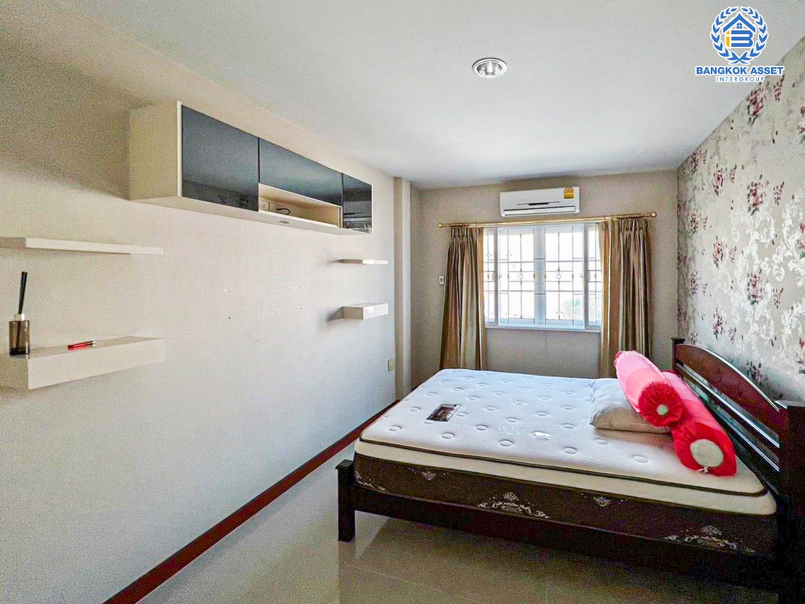 *****ทาวน์เฮ้าส์มือสองนนทบุรี หมู่บ้าน บัวทองธานี14 บางกรวย-ไทรน้อย เนื้อที่กว้าง 19.5 ตร.ว. ฟังก์ชัน 3 ห้องนอน 2 ห้องน้ำ 1 ที่จอดรถ แถมฟรี! 2 เครื่องปรับอากาศ 1 เครื่องทำน้ำอุ่น และเฟอร์นิเจอร์ บนทำเลแห่งการเดินทาง เพียง 8 นาทีรถไฟฟ้าสายสีม่วง "สถานีคลองบางไผ่" และทางด่วน "กาญจนาภิเษก"