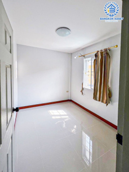 *****ทาวน์เฮ้าส์มือสองนนทบุรี หมู่บ้าน บัวทองธานี14 บางกรวย-ไทรน้อย เนื้อที่กว้าง 19.5 ตร.ว. ฟังก์ชัน 3 ห้องนอน 2 ห้องน้ำ 1 ที่จอดรถ แถมฟรี! 2 เครื่องปรับอากาศ 1 เครื่องทำน้ำอุ่น และเฟอร์นิเจอร์ บนทำเลแห่งการเดินทาง เพียง 8 นาทีรถไฟฟ้าสายสีม่วง "สถานีคลองบางไผ่" และทางด่วน "กาญจนาภิเษก"