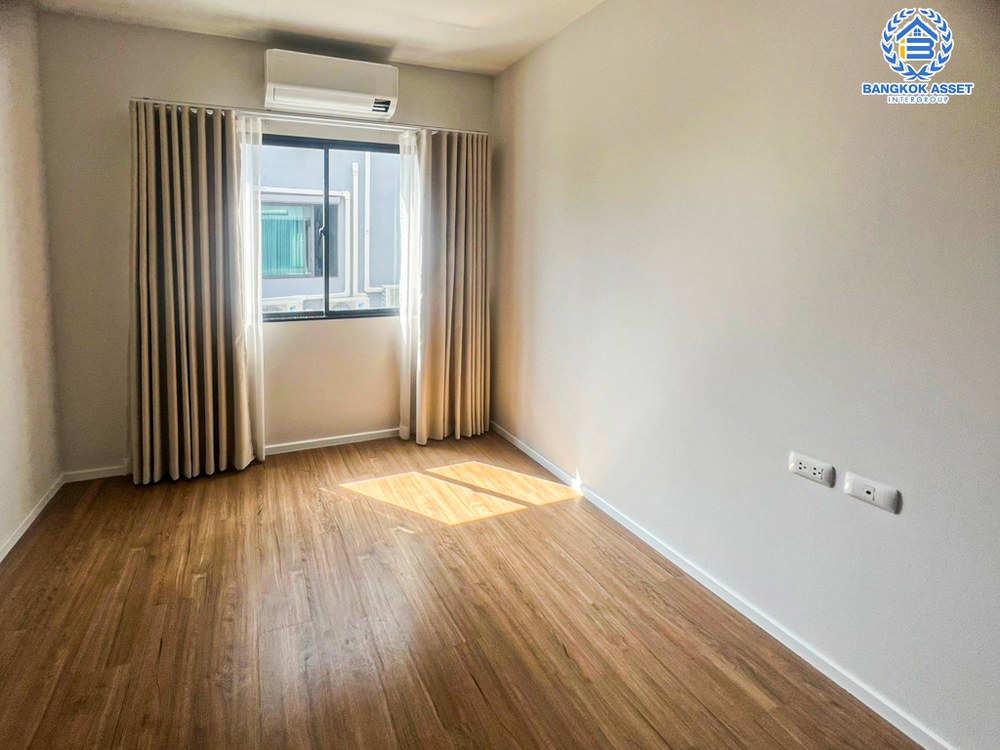 *****ทาวน์โฮมมือสอง โครงการ บ้านกลางเมือง พระราม9-พัฒนาการ หลังมุม เนื้อที่กว้าง 29.20 ตร.ว. ฟังก์ชัน 3 ห้องนอน 3 ห้องน้ำ 2 ที่จอดรถ ภายในสะอาด โปร่งโล่ง ตกแต่งสไตล์โมเดิร์น บนทำเลเดินทางสะดวก เชื่อมต่อถนนกาญจนาภิเษก ใกล้รถไฟฟ้าแอร์พอร์ต เรล ลิงก์ "สถานีทับช้าง" และจุดขึ้นทางด่วน "ศรีรัช"