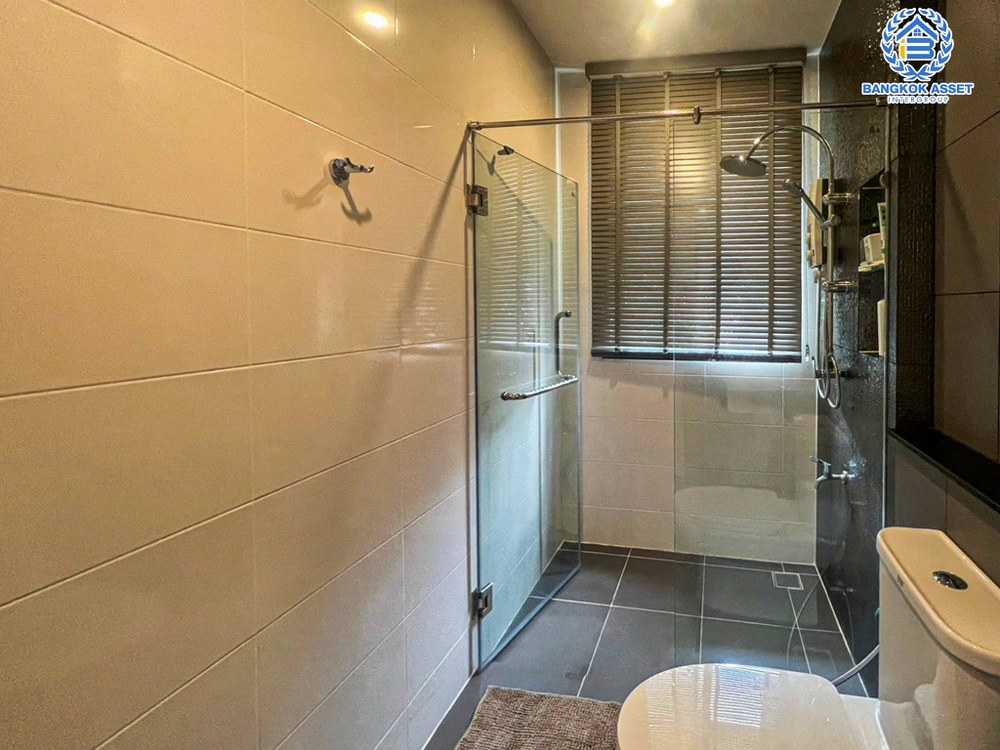 *****ทาวน์โฮมมือสอง โครงการ บ้านกลางเมือง พระราม9-พัฒนาการ หลังมุม เนื้อที่กว้าง 29.20 ตร.ว. ฟังก์ชัน 3 ห้องนอน 3 ห้องน้ำ 2 ที่จอดรถ ภายในสะอาด โปร่งโล่ง ตกแต่งสไตล์โมเดิร์น บนทำเลเดินทางสะดวก เชื่อมต่อถนนกาญจนาภิเษก ใกล้รถไฟฟ้าแอร์พอร์ต เรล ลิงก์ "สถานีทับช้าง" และจุดขึ้นทางด่วน "ศรีรัช"