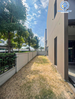 *****ทาวน์โฮมมือสอง โครงการ บ้านกลางเมือง พระราม9-พัฒนาการ หลังมุม เนื้อที่กว้าง 29.20 ตร.ว. ฟังก์ชัน 3 ห้องนอน 3 ห้องน้ำ 2 ที่จอดรถ ภายในสะอาด โปร่งโล่ง ตกแต่งสไตล์โมเดิร์น บนทำเลเดินทางสะดวก เชื่อมต่อถนนกาญจนาภิเษก ใกล้รถไฟฟ้าแอร์พอร์ต เรล ลิงก์ "สถานีทับช้าง" และจุดขึ้นทางด่วน "ศรีรัช"