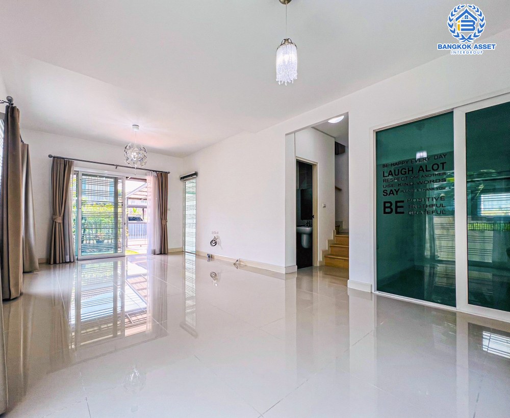 บ้านเดี่ยวมือสอง โครงการ คณาสิริ ศาลายา จากแบรนด์ Sansiri เนื้อที่กว้าง 50 ตร.ว. ฟังก์ชัน 3 ห้องนอน 2 ห้องน้ำ 2 ที่จอดรถ ภายในสภาพใหม่มาก ตกแต่งโมเดิร์น บนทำเลแห่งการเดินทาง เชื่อมต่อถนนกรุงนนท์-จงถนอม ถนนศาลายา ถนนกาญจนาภิเษก ใกล้รถไฟฟ้าสายสีแดงอ่อน ตลิ่งชัน-ศาลายา...