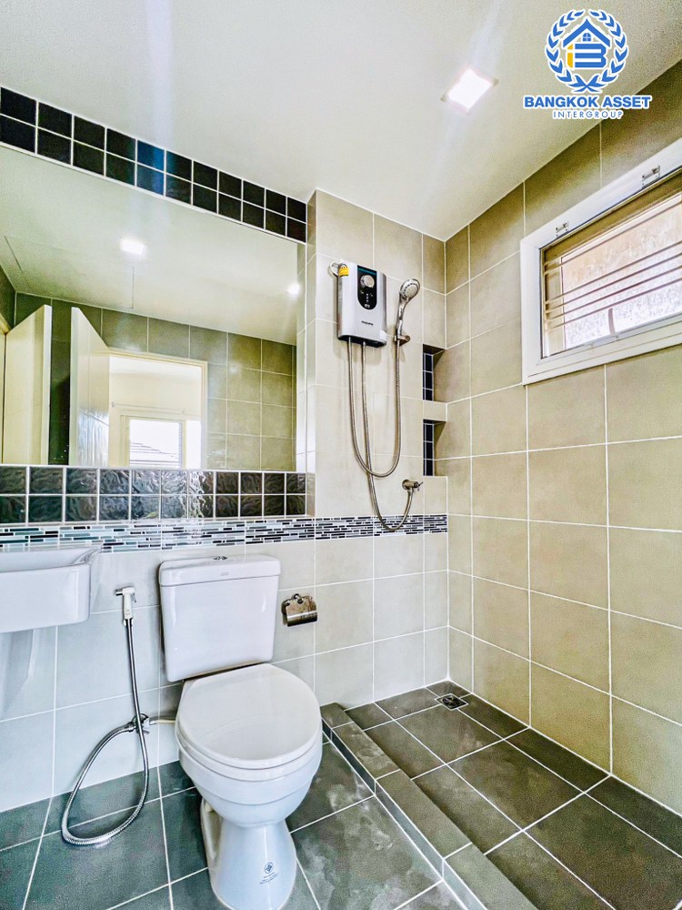 บ้านเดี่ยวมือสอง โครงการ คณาสิริ ศาลายา จากแบรนด์ Sansiri เนื้อที่กว้าง 50 ตร.ว. ฟังก์ชัน 3 ห้องนอน 2 ห้องน้ำ 2 ที่จอดรถ ภายในสภาพใหม่มาก ตกแต่งโมเดิร์น บนทำเลแห่งการเดินทาง เชื่อมต่อถนนกรุงนนท์-จงถนอม ถนนศาลายา ถนนกาญจนาภิเษก ใกล้รถไฟฟ้าสายสีแดงอ่อน ตลิ่งชัน-ศาลายา...