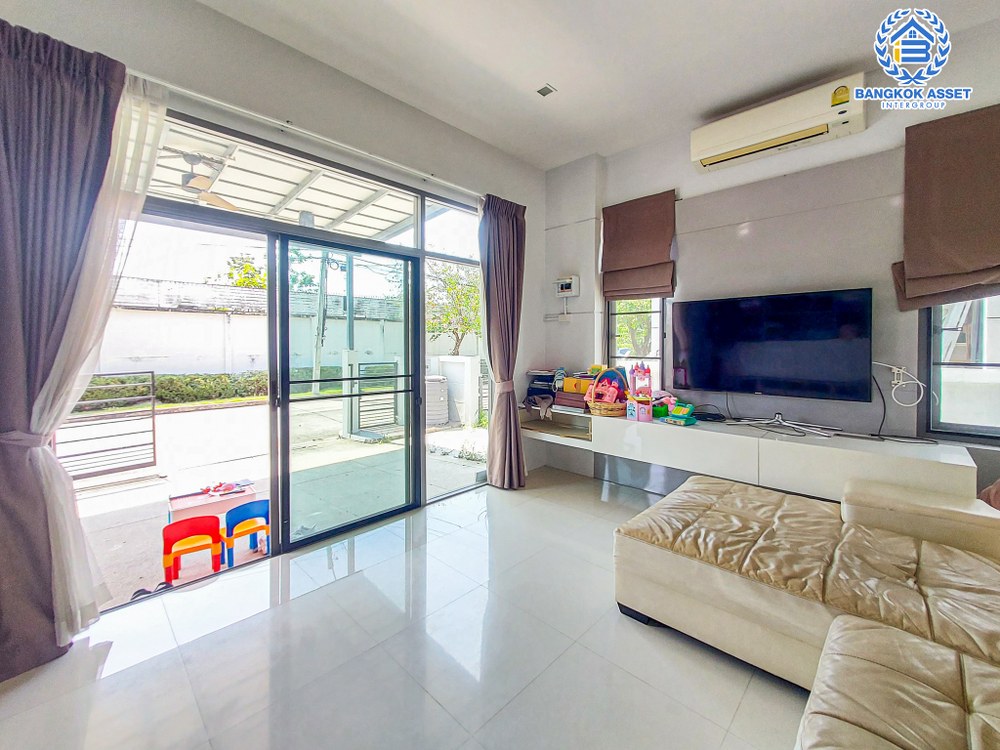 *****บ้านเดี่ยวมือสอง โครงการ เพอร์เฟคเพลส รัตนาธิเบศร์ เนื้อที่ 65.60 ตร.ว. ฟังก์ชัน 3 ห้องนอน 4 ห้องน้ำ 1 ที่จอดรถ บ้านโปร่งโล่ง สภาพดีพร้อมอยู่ ภายในตกแต่งโมเดิร์น บนทำเลเดินทางสะดวก ใกล้เซ็นทรัลรัตนาธิเบศร์ ใกล้รถไฟฟ้าสายสีม่วง "สถานีไทรม้า" และจุดขึ้นทางด่วน "งามวงศ์วาน"