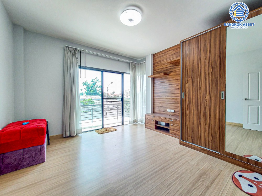 *****บ้านเดี่ยวมือสอง โครงการ เพอร์เฟคเพลส รัตนาธิเบศร์ เนื้อที่ 65.60 ตร.ว. ฟังก์ชัน 3 ห้องนอน 4 ห้องน้ำ 1 ที่จอดรถ บ้านโปร่งโล่ง สภาพดีพร้อมอยู่ ภายในตกแต่งโมเดิร์น บนทำเลเดินทางสะดวก ใกล้เซ็นทรัลรัตนาธิเบศร์ ใกล้รถไฟฟ้าสายสีม่วง "สถานีไทรม้า" และจุดขึ้นทางด่วน "งามวงศ์วาน"