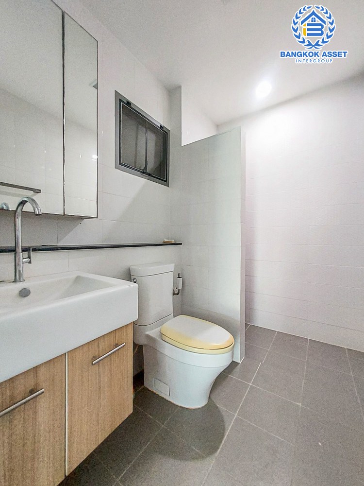 *****บ้านเดี่ยวมือสอง โครงการ เพอร์เฟคเพลส รัตนาธิเบศร์ เนื้อที่ 65.60 ตร.ว. ฟังก์ชัน 3 ห้องนอน 4 ห้องน้ำ 1 ที่จอดรถ บ้านโปร่งโล่ง สภาพดีพร้อมอยู่ ภายในตกแต่งโมเดิร์น บนทำเลเดินทางสะดวก ใกล้เซ็นทรัลรัตนาธิเบศร์ ใกล้รถไฟฟ้าสายสีม่วง "สถานีไทรม้า" และจุดขึ้นทางด่วน "งามวงศ์วาน"