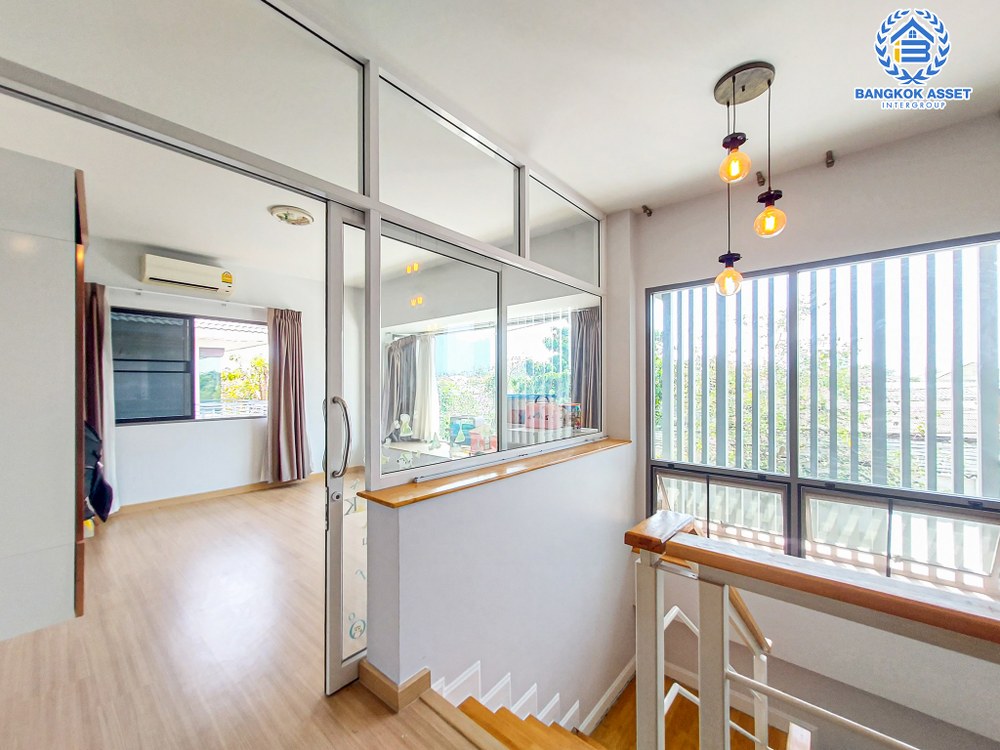 *****บ้านเดี่ยวมือสอง โครงการ เพอร์เฟคเพลส รัตนาธิเบศร์ เนื้อที่ 65.60 ตร.ว. ฟังก์ชัน 3 ห้องนอน 4 ห้องน้ำ 1 ที่จอดรถ บ้านโปร่งโล่ง สภาพดีพร้อมอยู่ ภายในตกแต่งโมเดิร์น บนทำเลเดินทางสะดวก ใกล้เซ็นทรัลรัตนาธิเบศร์ ใกล้รถไฟฟ้าสายสีม่วง "สถานีไทรม้า" และจุดขึ้นทางด่วน "งามวงศ์วาน"