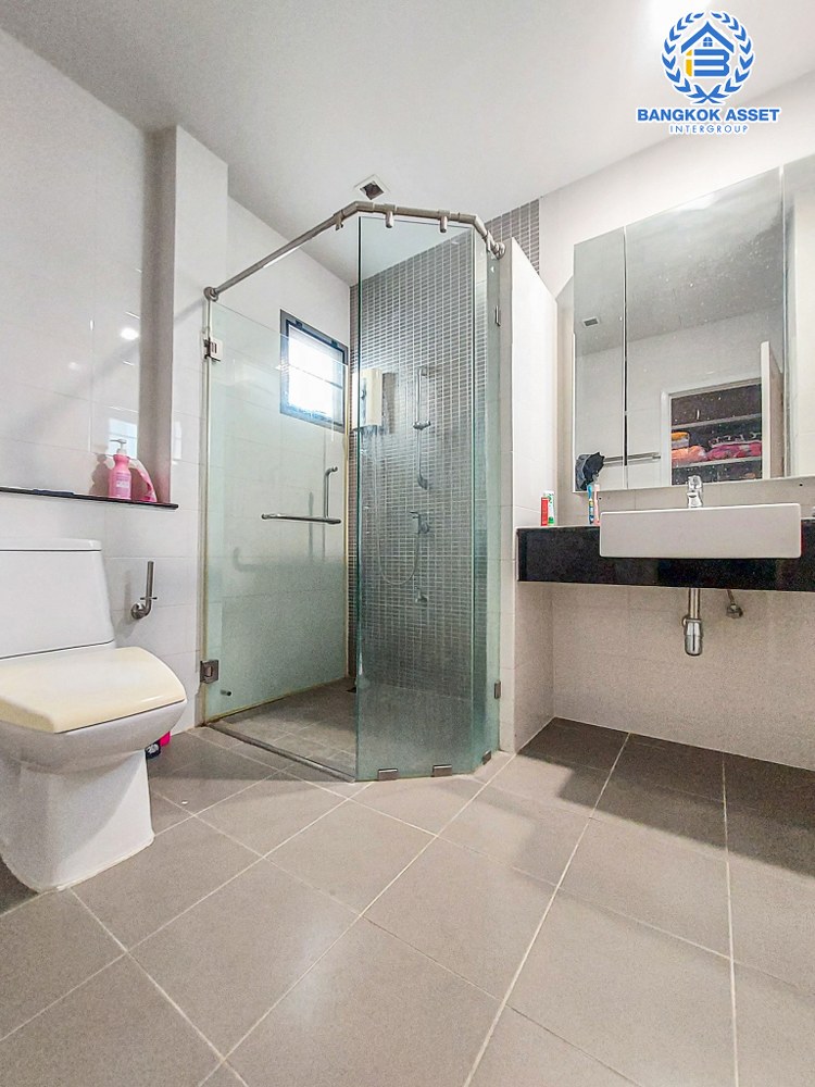 *****บ้านเดี่ยวมือสอง โครงการ เพอร์เฟคเพลส รัตนาธิเบศร์ เนื้อที่ 65.60 ตร.ว. ฟังก์ชัน 3 ห้องนอน 4 ห้องน้ำ 1 ที่จอดรถ บ้านโปร่งโล่ง สภาพดีพร้อมอยู่ ภายในตกแต่งโมเดิร์น บนทำเลเดินทางสะดวก ใกล้เซ็นทรัลรัตนาธิเบศร์ ใกล้รถไฟฟ้าสายสีม่วง "สถานีไทรม้า" และจุดขึ้นทางด่วน "งามวงศ์วาน"