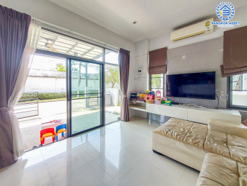 *****บ้านเดี่ยวมือสอง โครงการ เพอร์เฟคเพลส รัตนาธิเบศร์ เนื้อที่ 65.60 ตร.ว. ฟังก์ชัน 3 ห้องนอน 4 ห้องน้ำ 1 ที่จอดรถ บ้านโปร่งโล่ง สภาพดีพร้อมอยู่ ภายในตกแต่งโมเดิร์น บนทำเลเดินทางสะดวก ใกล้เซ็นทรัลรัตนาธิเบศร์ ใกล้รถไฟฟ้าสายสีม่วง "สถานีไทรม้า" และจุดขึ้นทางด่วน "งามวงศ์วาน"