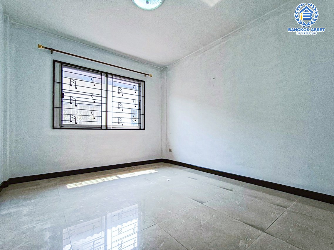 ทาวน์เฮ้าส์มือสองนนทบุรี โครงการ บ้านเจ้าพระยา ราชพฤกษ์ เนื้อที่กว้าง 21 ตร.ว. ฟังก์ชัน 3 ห้องนอน 2 ห้องน้ำ 1 ที่จอดรถ แถมฟรี! 1 เครื่องปรับอากาศ บนทำเลเยี่ยม เชื่อมต่อหลายเส้นทาง เพียง 12 นาทีถึงรถไฟฟ้าสายสีม่วง "สถานีบางพลู" ใกล้ทางด่วน "ศรีรัช" จองเลย!