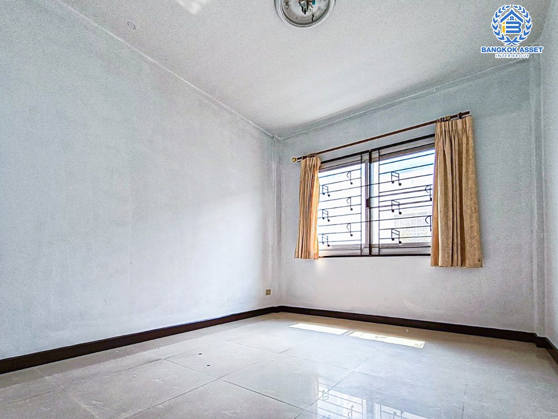 ทาวน์เฮ้าส์มือสองนนทบุรี โครงการ บ้านเจ้าพระยา ราชพฤกษ์ เนื้อที่กว้าง 21 ตร.ว. ฟังก์ชัน 3 ห้องนอน 2 ห้องน้ำ 1 ที่จอดรถ แถมฟรี! 1 เครื่องปรับอากาศ บนทำเลเยี่ยม เชื่อมต่อหลายเส้นทาง เพียง 12 นาทีถึงรถไฟฟ้าสายสีม่วง "สถานีบางพลู" ใกล้ทางด่วน "ศรีรัช" จองเลย!