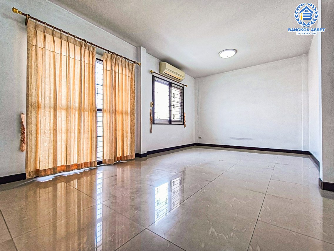 ทาวน์เฮ้าส์มือสองนนทบุรี โครงการ บ้านเจ้าพระยา ราชพฤกษ์ เนื้อที่กว้าง 21 ตร.ว. ฟังก์ชัน 3 ห้องนอน 2 ห้องน้ำ 1 ที่จอดรถ แถมฟรี! 1 เครื่องปรับอากาศ บนทำเลเยี่ยม เชื่อมต่อหลายเส้นทาง เพียง 12 นาทีถึงรถไฟฟ้าสายสีม่วง "สถานีบางพลู" ใกล้ทางด่วน "ศรีรัช" จองเลย!