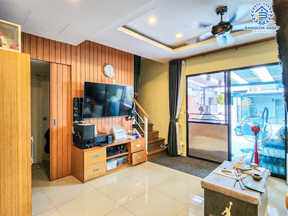 *****บ้านแฝดมือสอง โครงการ เดอะคอนเนค37 หลักสี่-ดอนเมือง หลังมุม โครงการใหม่ เนื้อที่ 42.70 ตร.ว. ฟังก์ชัน 3 ห้องนอน 2 ห้องน้ำ 2 ที่จอดรถ บริเวณบ้านกว้าง แต่งสวยสไตล์โมเดิร์น บนทำเลดี เชื่อมต่อถนนช่างอากาศอุทิศ ถนนสรงประภา ถนนโกสุมรวมใจ ใกล้รถไฟฟ้าสายสีแดง "สถานีดอนเมือง"