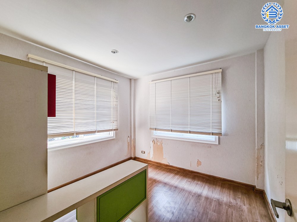 *****บ้านเดี่ยวมือสอง โครงการ เดอะซิตี้ บางใหญ่ เนื้อที่กว้าง 52.70 ตร.ว. ฟังก์ชันจัดเต็ม 4 ห้องนอน 3 ห้องน้ำ 2 ที่จอดรถ บ้านพื้นที่กว้าง ขายพร้อมเฟอร์นิเจอร์ และเครื่องใช้ไฟฟ้าพร้อมเข้าอยู่ บนทำเลเดินทางสะดวก ใกล้เซ็นทรัลเวสต์เกต และรถไฟฟ้าสายสีม่วง "สถานีคลองบางไผ่" และทางด่วน "ศรีรัช" จองเลย!