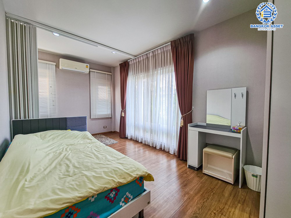 *****บ้านเดี่ยวมือสอง โครงการ เดอะซิตี้ บางใหญ่ เนื้อที่กว้าง 52.70 ตร.ว. ฟังก์ชันจัดเต็ม 4 ห้องนอน 3 ห้องน้ำ 2 ที่จอดรถ บ้านพื้นที่กว้าง ขายพร้อมเฟอร์นิเจอร์ และเครื่องใช้ไฟฟ้าพร้อมเข้าอยู่ บนทำเลเดินทางสะดวก ใกล้เซ็นทรัลเวสต์เกต และรถไฟฟ้าสายสีม่วง "สถานีคลองบางไผ่" และทางด่วน "ศรีรัช" จองเลย!