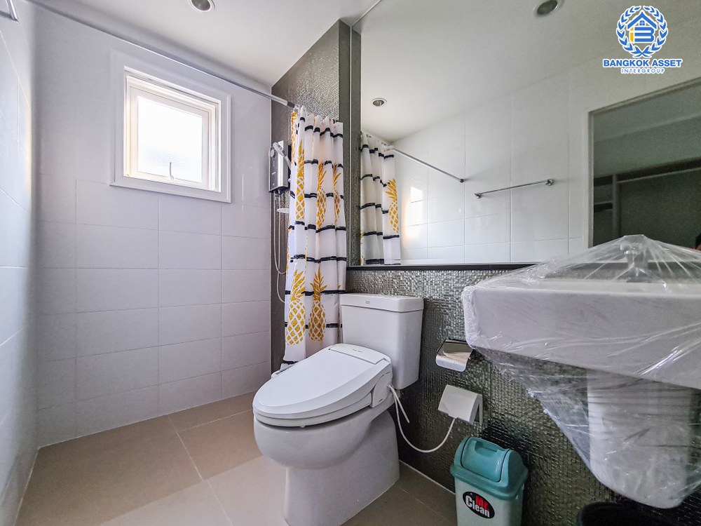 *****บ้านเดี่ยวมือสอง โครงการ เดอะซิตี้ บางใหญ่ เนื้อที่กว้าง 52.70 ตร.ว. ฟังก์ชันจัดเต็ม 4 ห้องนอน 3 ห้องน้ำ 2 ที่จอดรถ บ้านพื้นที่กว้าง ขายพร้อมเฟอร์นิเจอร์ และเครื่องใช้ไฟฟ้าพร้อมเข้าอยู่ บนทำเลเดินทางสะดวก ใกล้เซ็นทรัลเวสต์เกต และรถไฟฟ้าสายสีม่วง "สถานีคลองบางไผ่" และทางด่วน "ศรีรัช" จองเลย!