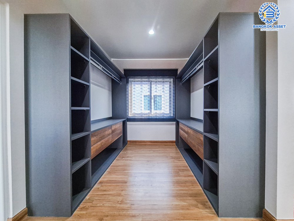 *****บ้านเดี่ยวมือสอง โครงการ เดอะซิตี้ บางใหญ่ เนื้อที่กว้าง 52.70 ตร.ว. ฟังก์ชันจัดเต็ม 4 ห้องนอน 3 ห้องน้ำ 2 ที่จอดรถ บ้านพื้นที่กว้าง ขายพร้อมเฟอร์นิเจอร์ และเครื่องใช้ไฟฟ้าพร้อมเข้าอยู่ บนทำเลเดินทางสะดวก ใกล้เซ็นทรัลเวสต์เกต และรถไฟฟ้าสายสีม่วง "สถานีคลองบางไผ่" และทางด่วน "ศรีรัช" จองเลย!