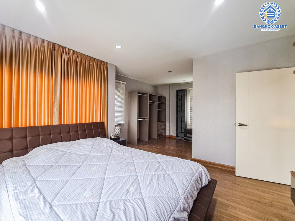 *****บ้านเดี่ยวมือสอง โครงการ เดอะซิตี้ บางใหญ่ เนื้อที่กว้าง 52.70 ตร.ว. ฟังก์ชันจัดเต็ม 4 ห้องนอน 3 ห้องน้ำ 2 ที่จอดรถ บ้านพื้นที่กว้าง ขายพร้อมเฟอร์นิเจอร์ และเครื่องใช้ไฟฟ้าพร้อมเข้าอยู่ บนทำเลเดินทางสะดวก ใกล้เซ็นทรัลเวสต์เกต และรถไฟฟ้าสายสีม่วง "สถานีคลองบางไผ่" และทางด่วน "ศรีรัช" จองเลย!