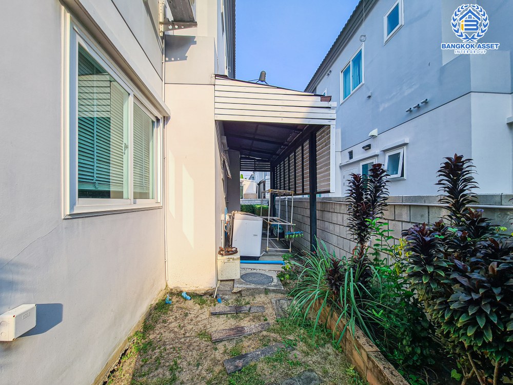 *****บ้านเดี่ยวมือสอง โครงการ เดอะซิตี้ บางใหญ่ เนื้อที่กว้าง 52.70 ตร.ว. ฟังก์ชันจัดเต็ม 4 ห้องนอน 3 ห้องน้ำ 2 ที่จอดรถ บ้านพื้นที่กว้าง ขายพร้อมเฟอร์นิเจอร์ และเครื่องใช้ไฟฟ้าพร้อมเข้าอยู่ บนทำเลเดินทางสะดวก ใกล้เซ็นทรัลเวสต์เกต และรถไฟฟ้าสายสีม่วง "สถานีคลองบางไผ่" และทางด่วน "ศรีรัช" จองเลย!