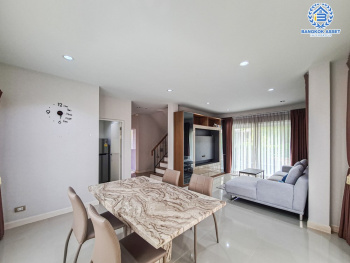 *****บ้านเดี่ยวมือสอง โครงการ เดอะซิตี้ บางใหญ่ เนื้อที่กว้าง 52.70 ตร.ว. ฟังก์ชันจัดเต็ม 4 ห้องนอน 3 ห้องน้ำ 2 ที่จอดรถ บ้านพื้นที่กว้าง ขายพร้อมเฟอร์นิเจอร์ และเครื่องใช้ไฟฟ้าพร้อมเข้าอยู่ บนทำเลเดินทางสะดวก ใกล้เซ็นทรัลเวสต์เกต และรถไฟฟ้าสายสีม่วง "สถานีคลองบางไผ่" และทางด่วน "ศรีรัช" จองเลย!